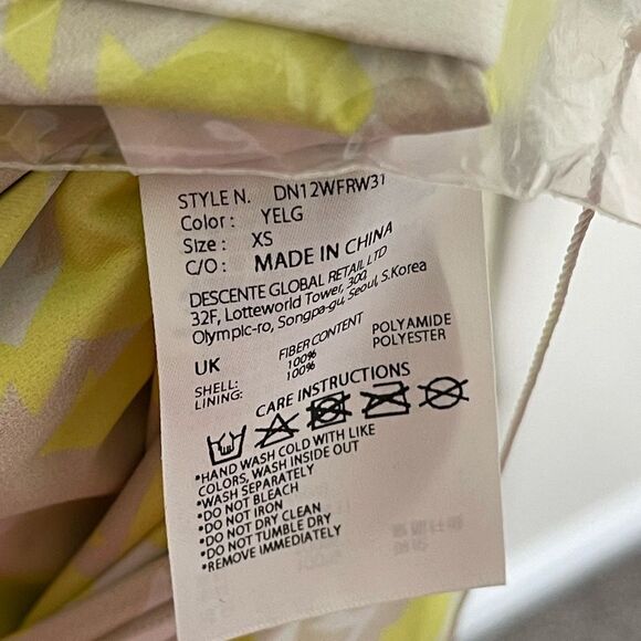 Descente Golf Stylish Yellow and White Women's Jacket - Picture 4 of 6